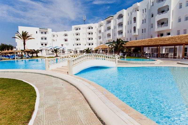 Hotel Zenith الحمامات المظهر الخارجي الصورة