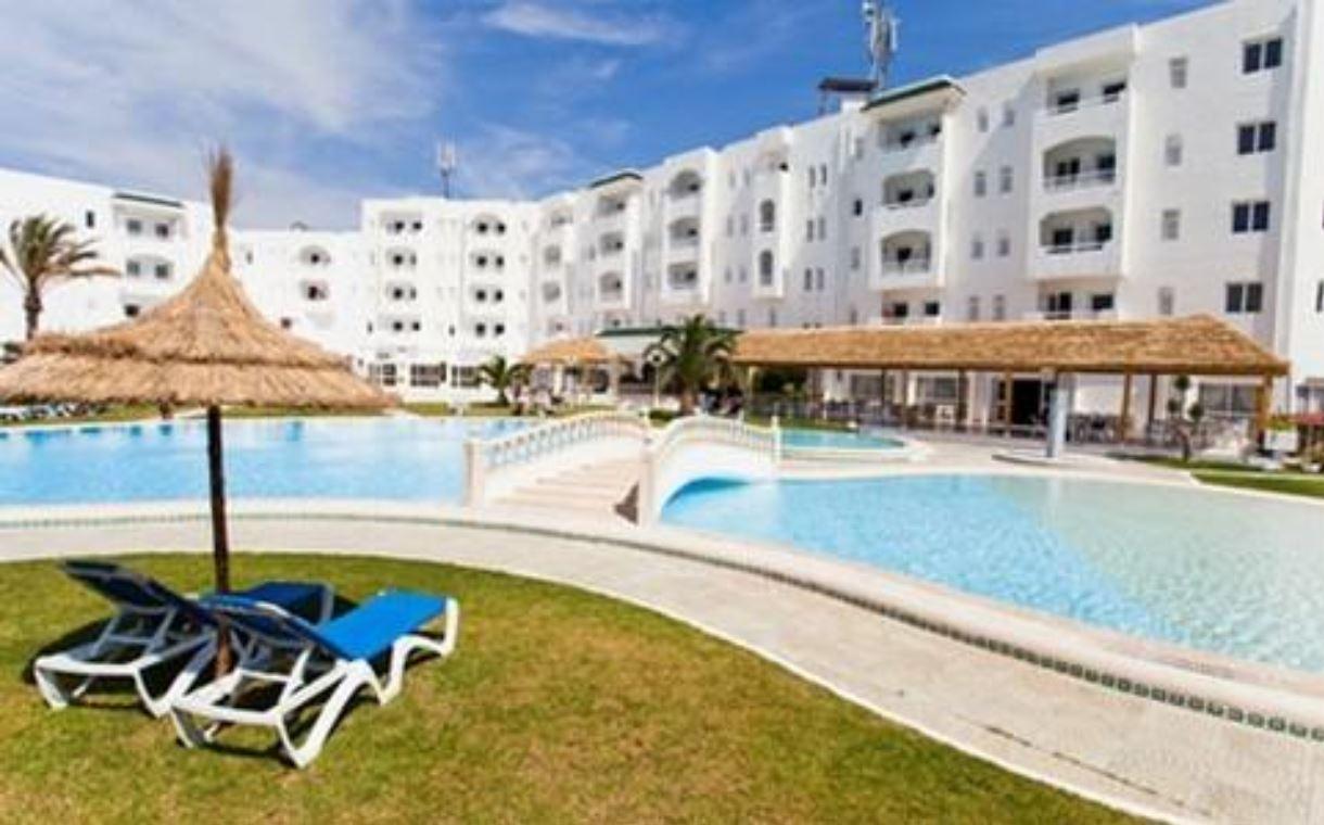 Hotel Zenith الحمامات المظهر الخارجي الصورة