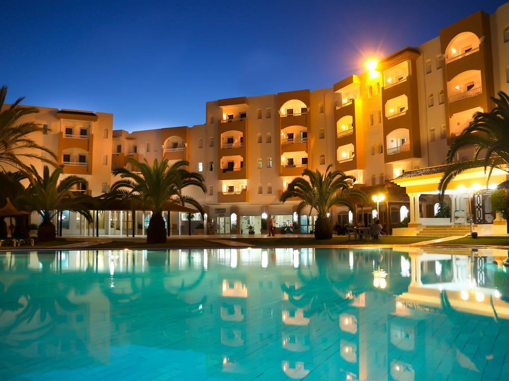 Hotel Zenith الحمامات المظهر الخارجي الصورة
