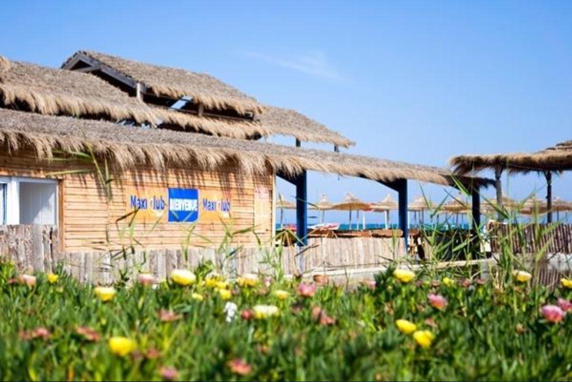Hotel Zenith الحمامات المظهر الخارجي الصورة