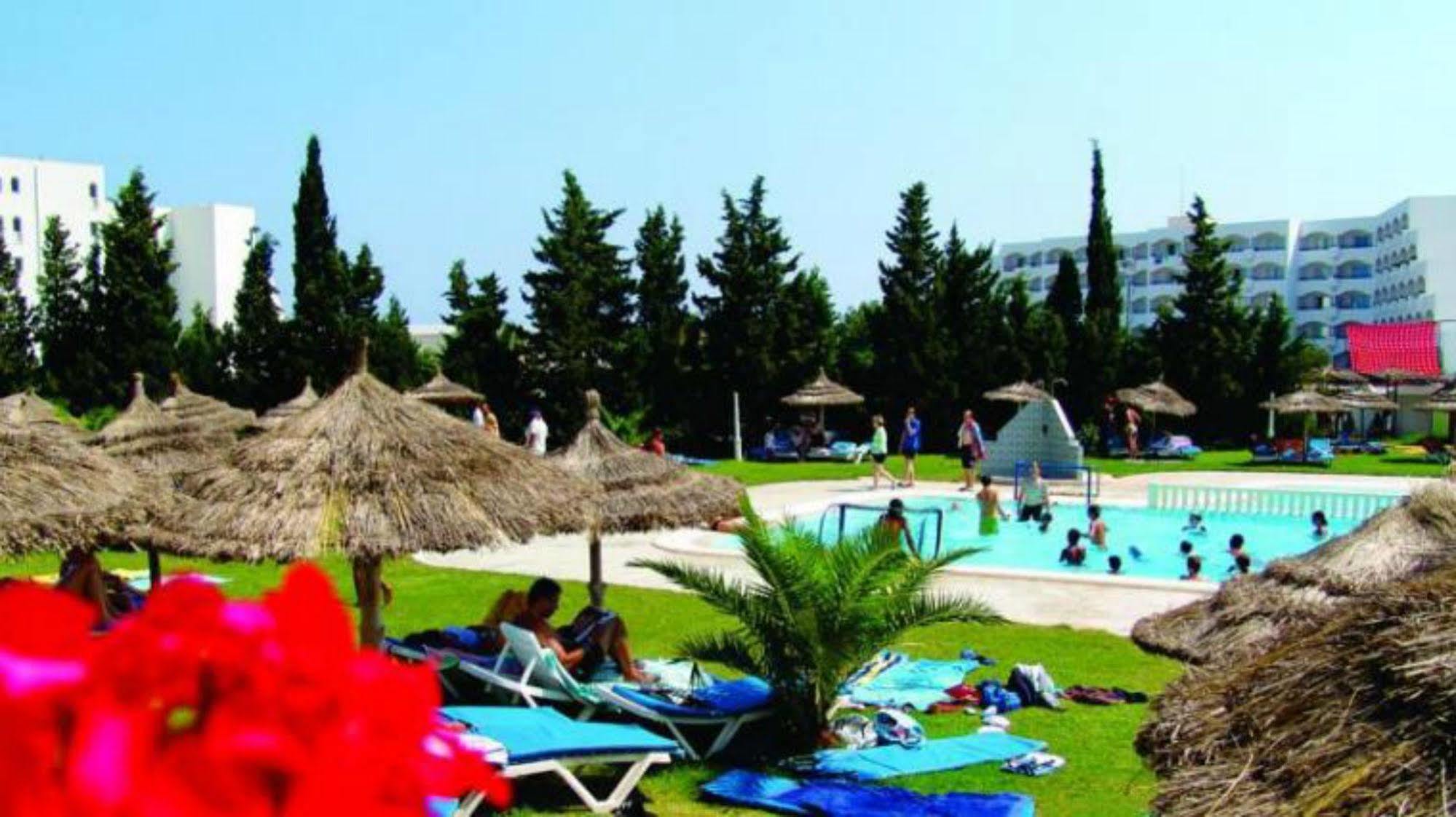 Hotel Zenith الحمامات المظهر الخارجي الصورة