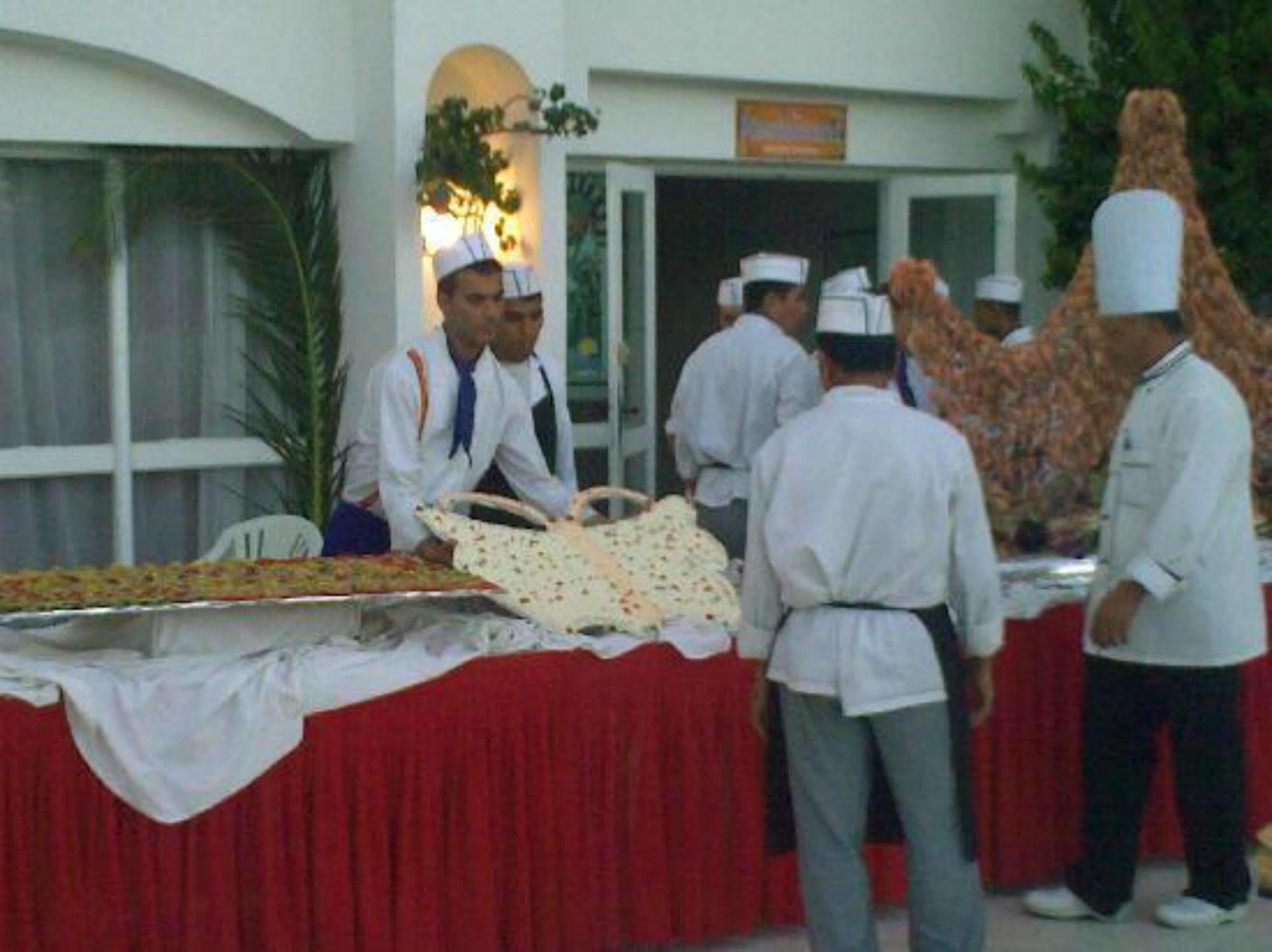 Hotel Zenith الحمامات المظهر الخارجي الصورة