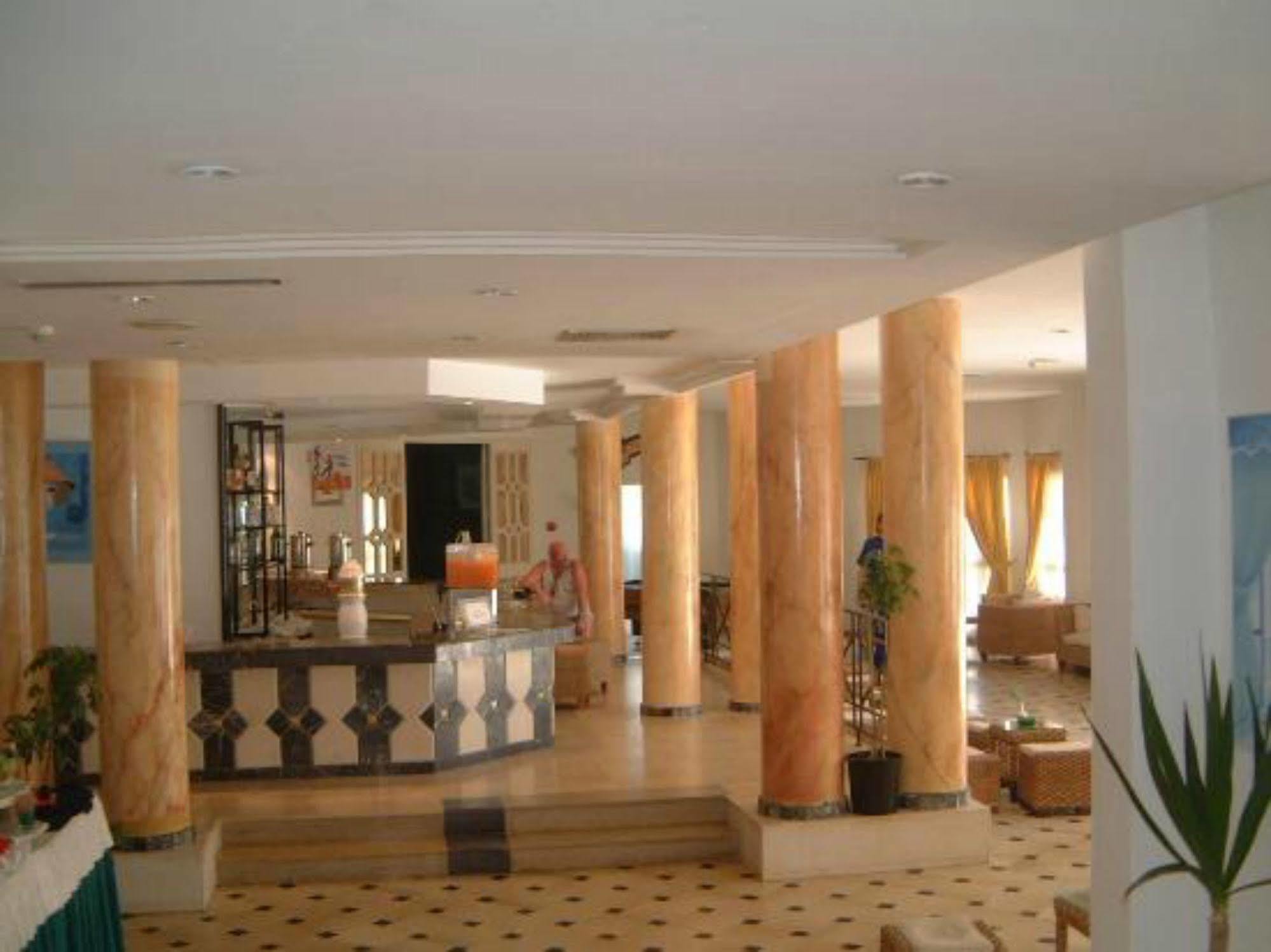 Hotel Zenith الحمامات المظهر الخارجي الصورة