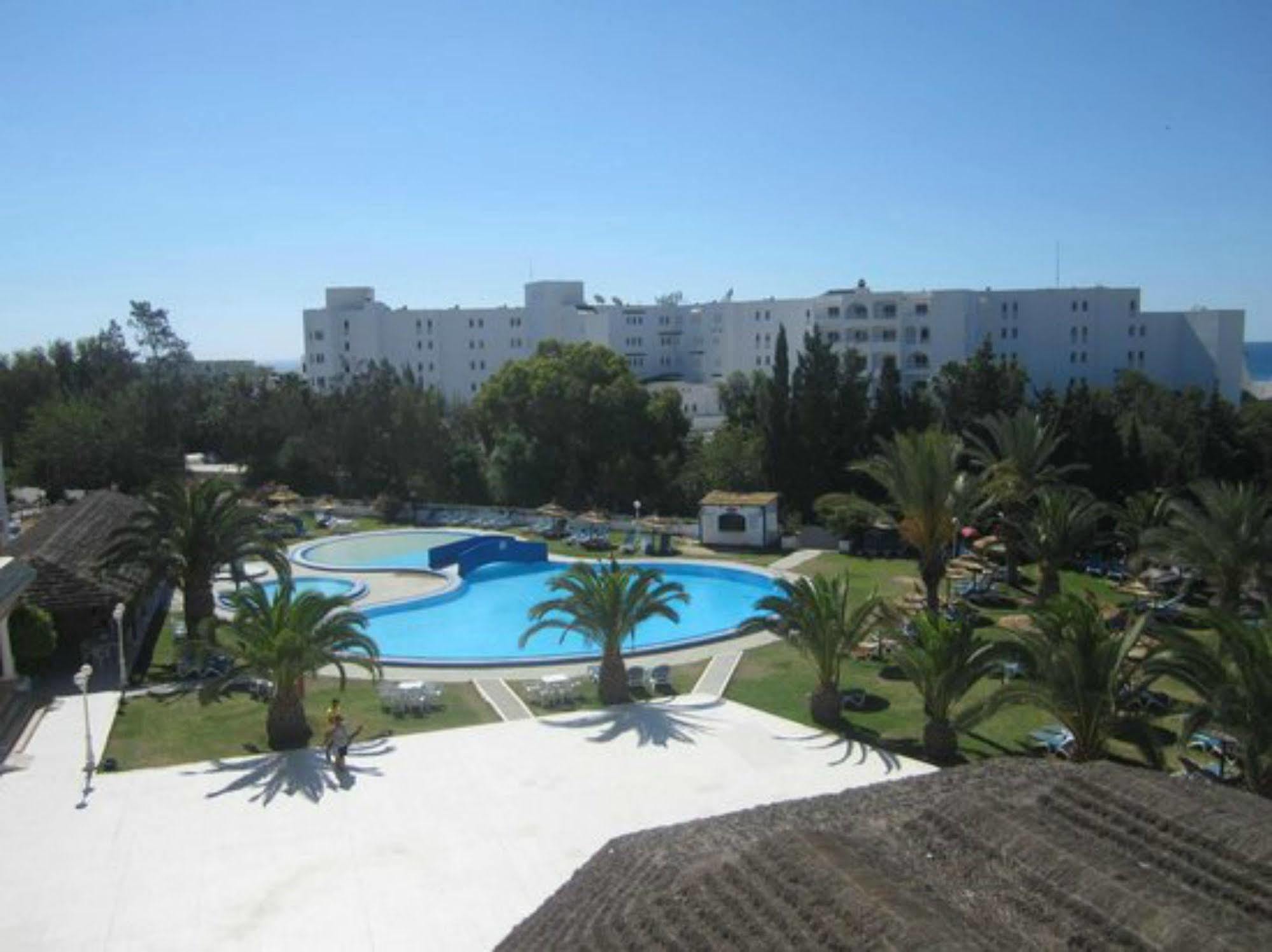 Hotel Zenith الحمامات المظهر الخارجي الصورة
