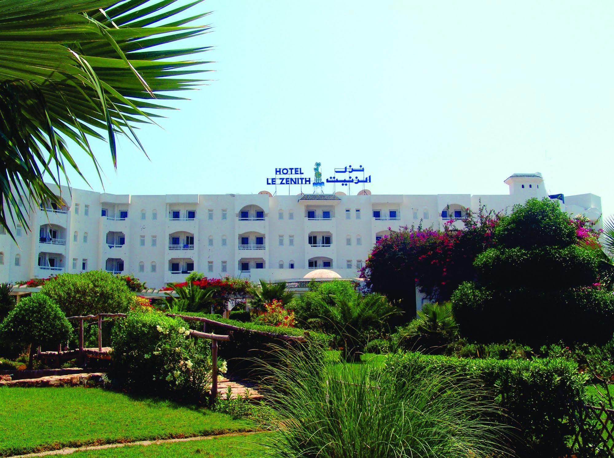 Hotel Zenith الحمامات المظهر الخارجي الصورة