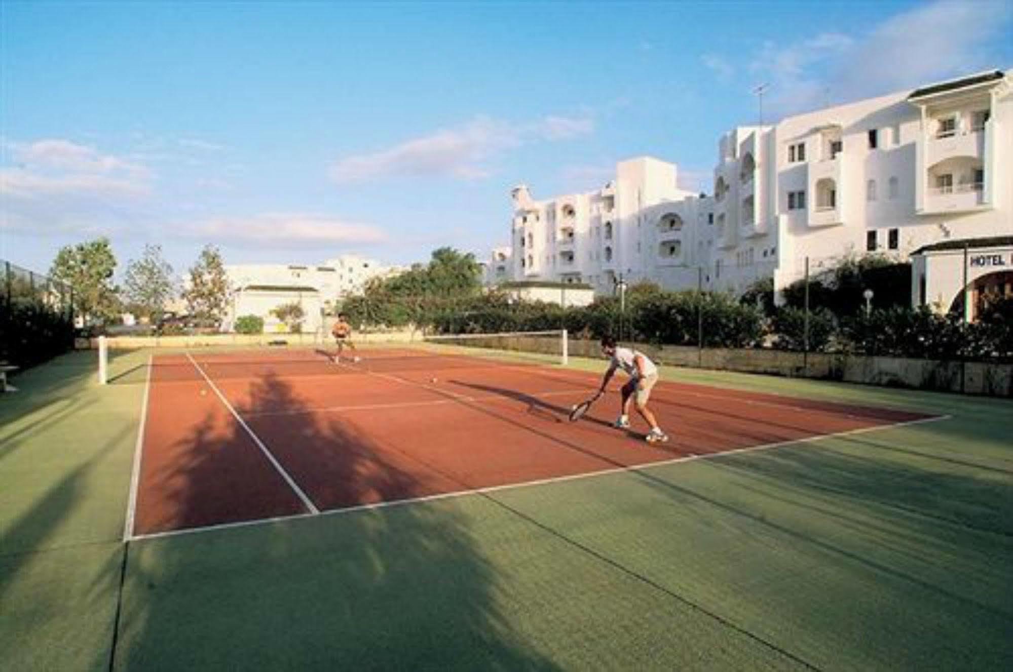 Hotel Zenith الحمامات المظهر الخارجي الصورة