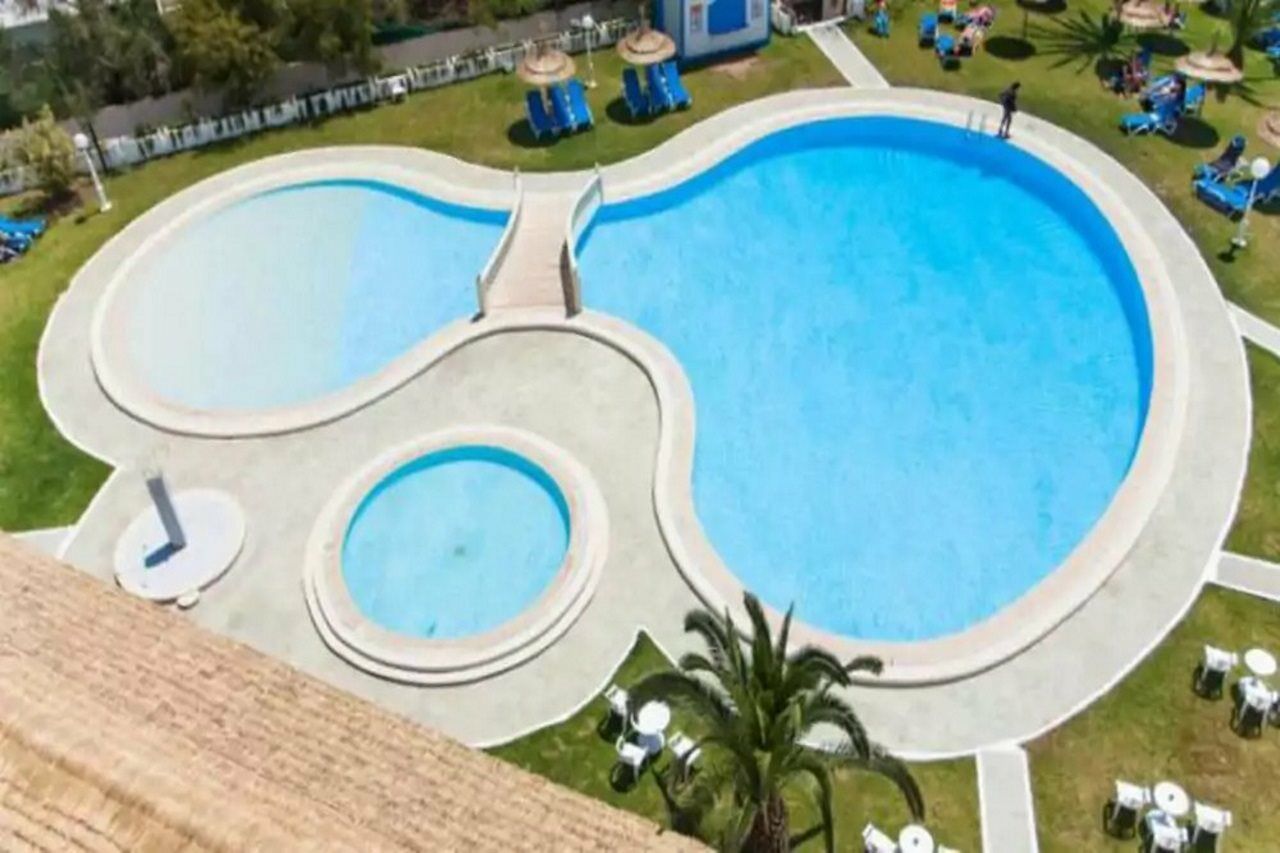 Hotel Zenith الحمامات المظهر الخارجي الصورة