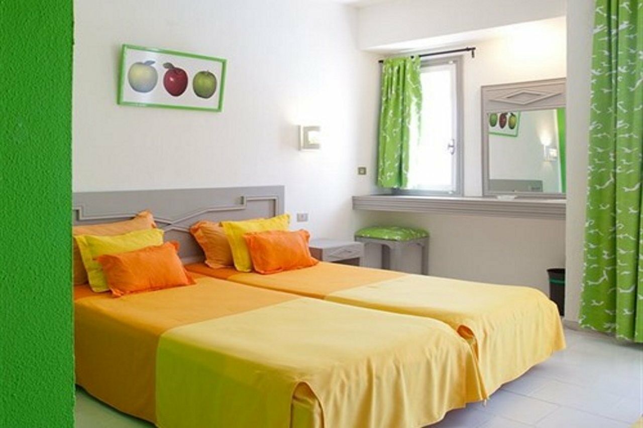 Hotel Zenith الحمامات المظهر الخارجي الصورة