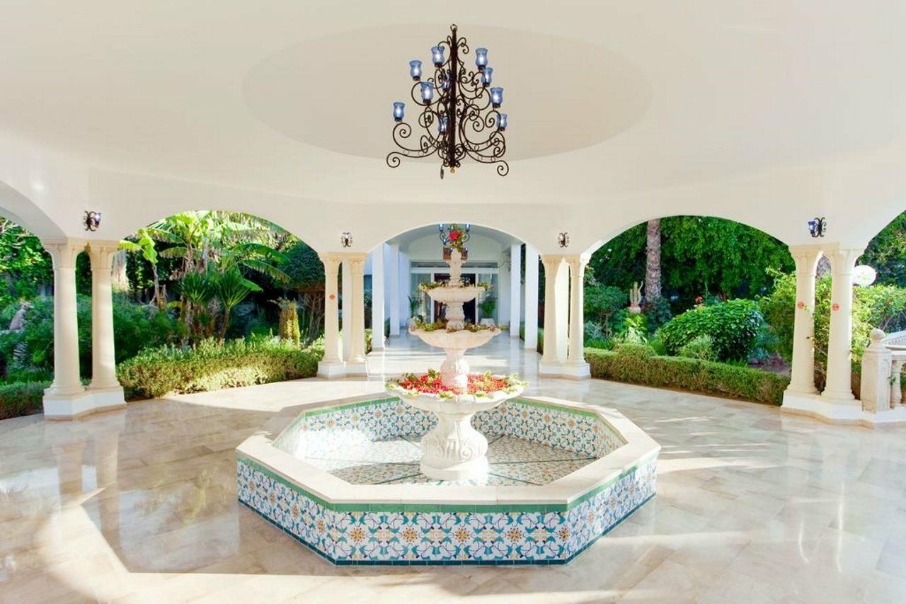 Hotel Zenith الحمامات المظهر الخارجي الصورة