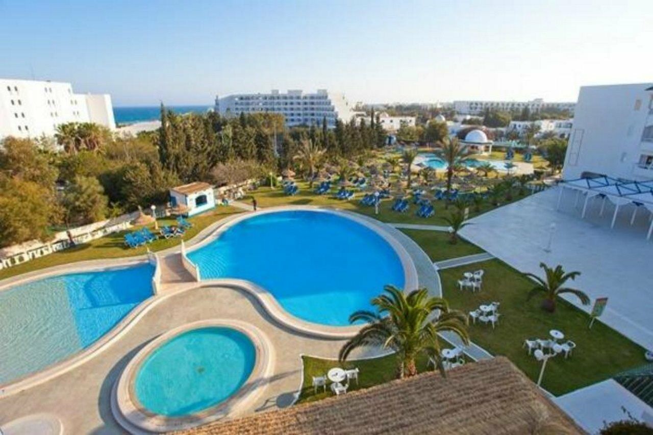 Hotel Zenith الحمامات المظهر الخارجي الصورة