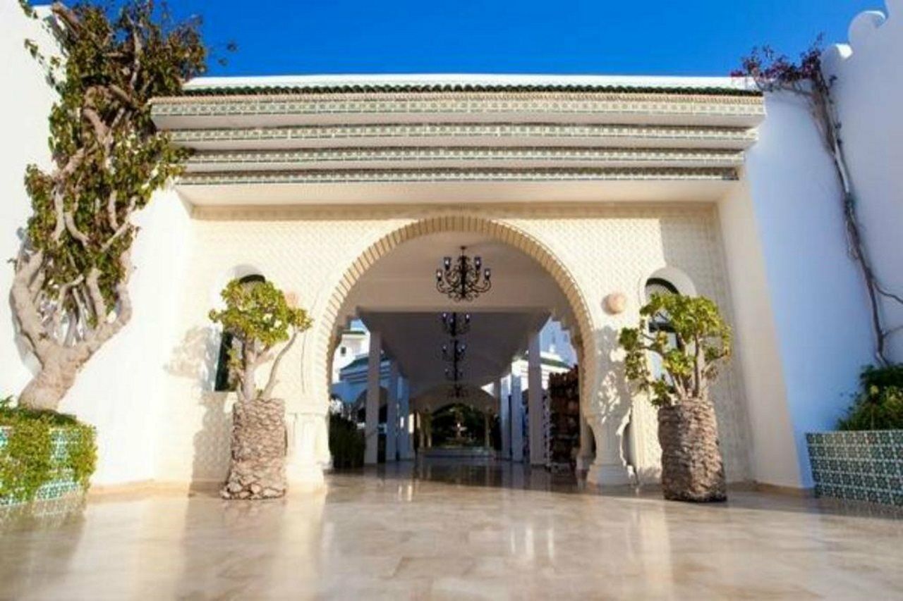 Hotel Zenith الحمامات المظهر الخارجي الصورة